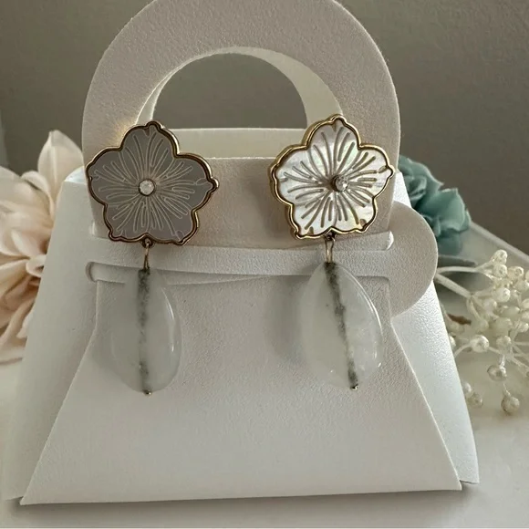 Mignonne Gavigan White Paloma Drop Earrings - Picture 9 of 12